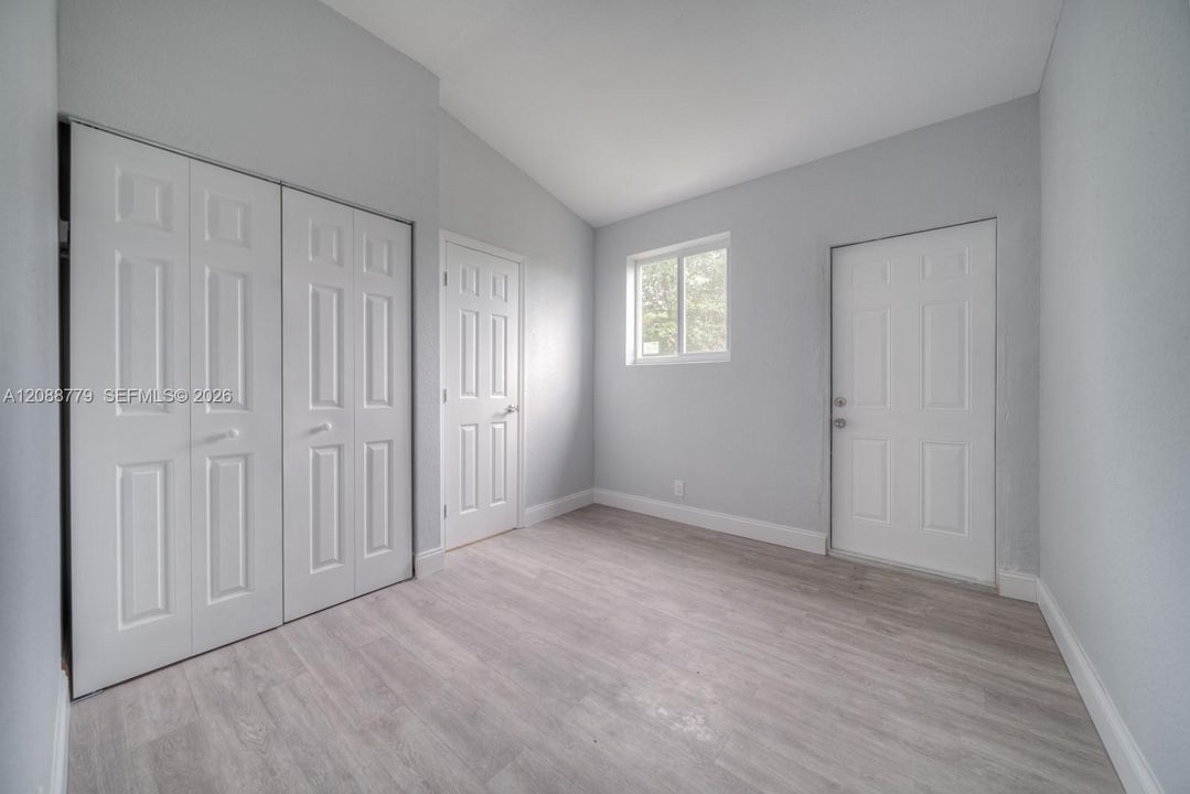 For Rent: $1,950 (3 beds, 1 baths, 650 Square Feet)