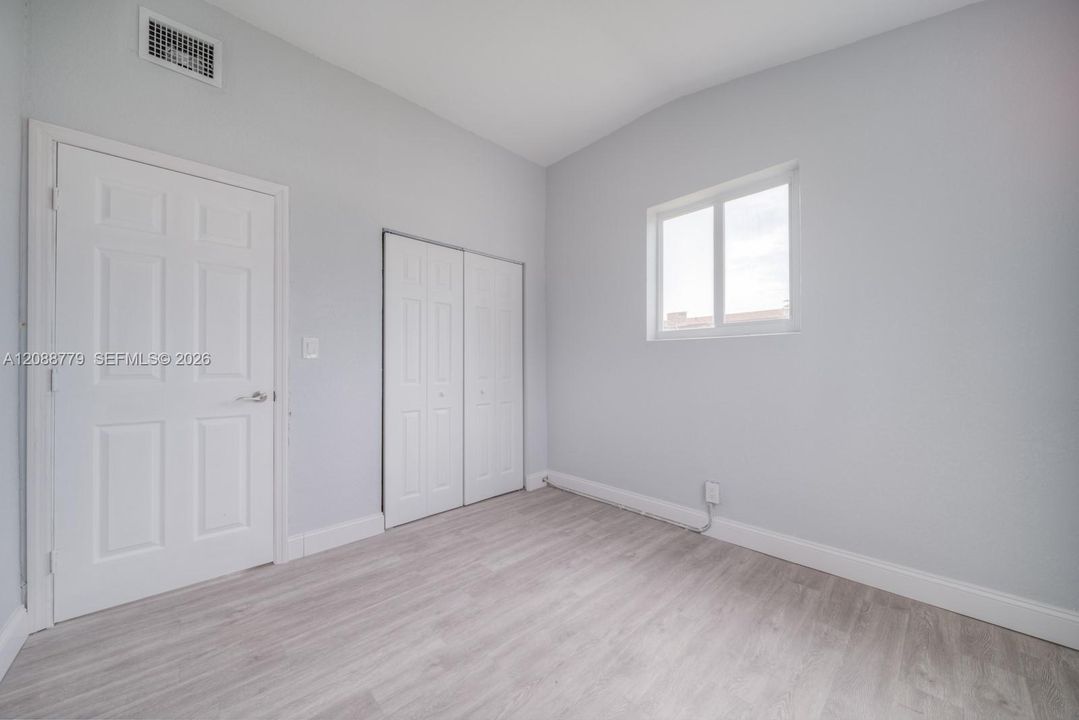 For Rent: $1,950 (3 beds, 1 baths, 650 Square Feet)