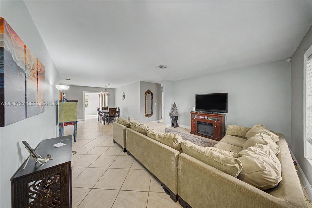 En Venta: $410,000 (3 camas, 2 baños, 1455 Pies cuadrados)