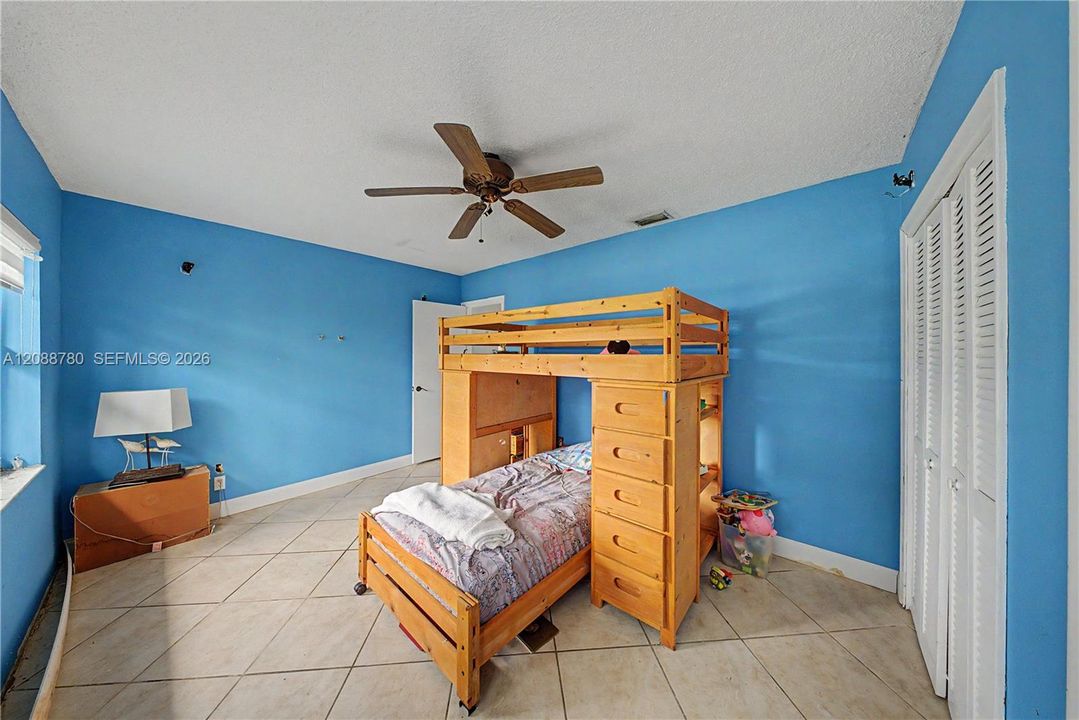 En Venta: $410,000 (3 camas, 2 baños, 1455 Pies cuadrados)