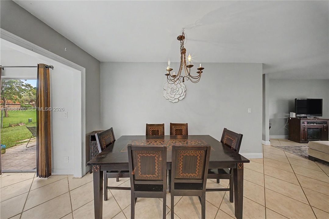 En Venta: $410,000 (3 camas, 2 baños, 1455 Pies cuadrados)
