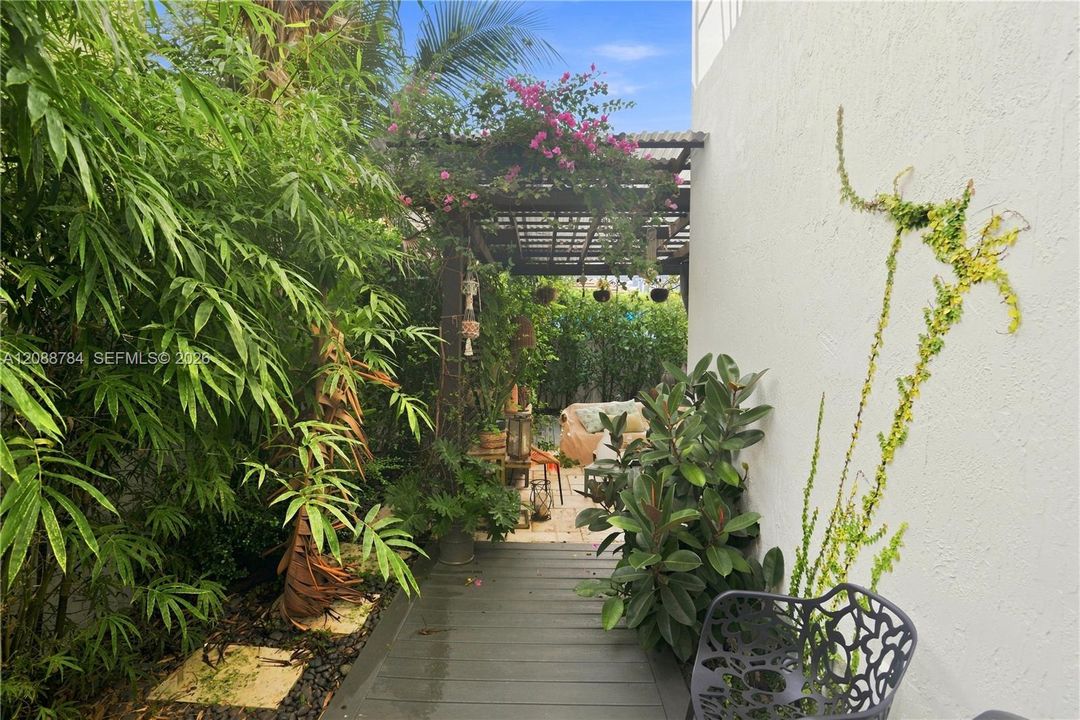For Sale: $695,000 (3 beds, 2 baths, 1848 Square Feet)