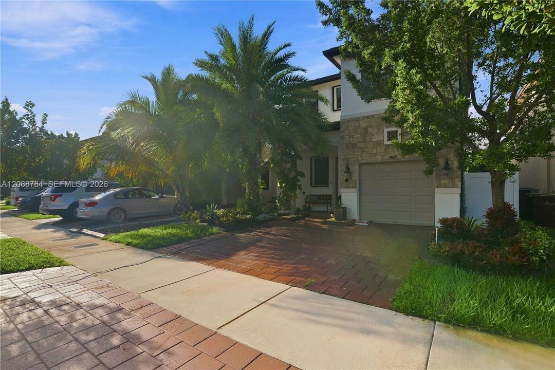 For Sale: $695,000 (3 beds, 2 baths, 1848 Square Feet)