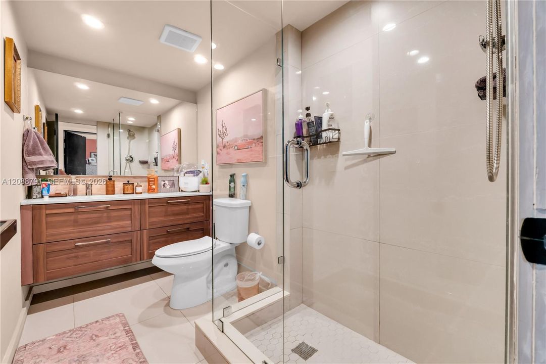 En Venta: $250,000 (2 camas, 2 baños, 1090 Pies cuadrados)