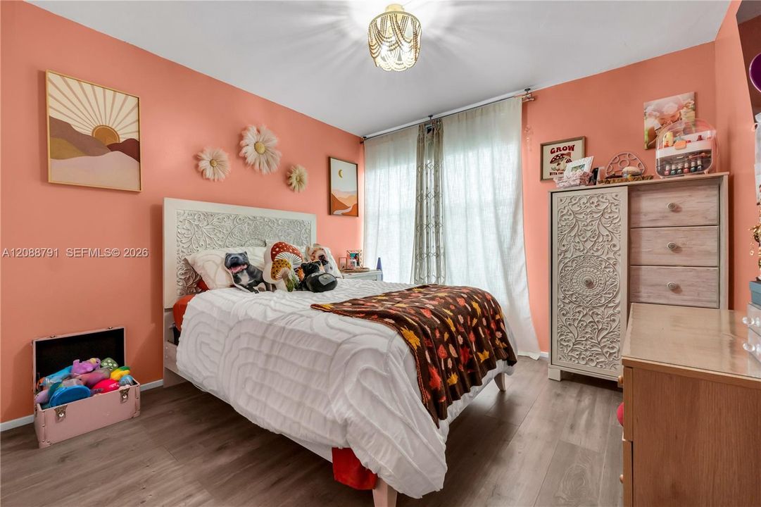 En Venta: $250,000 (2 camas, 2 baños, 1090 Pies cuadrados)