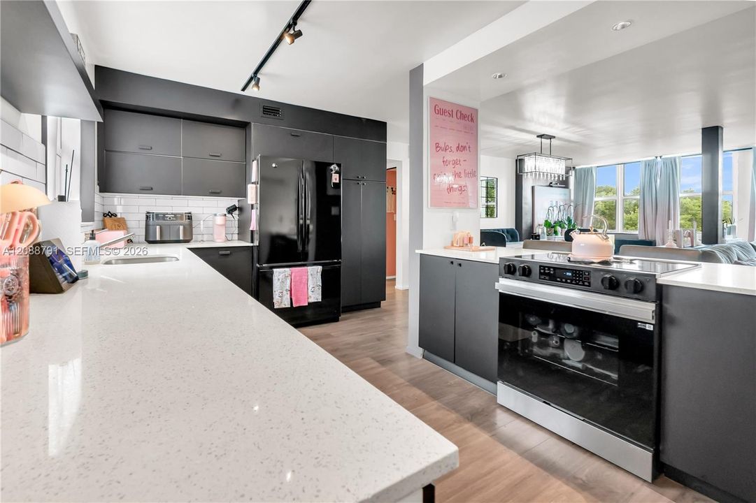 En Venta: $250,000 (2 camas, 2 baños, 1090 Pies cuadrados)