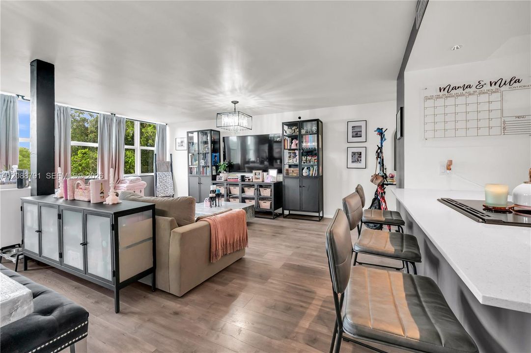 En Venta: $250,000 (2 camas, 2 baños, 1090 Pies cuadrados)