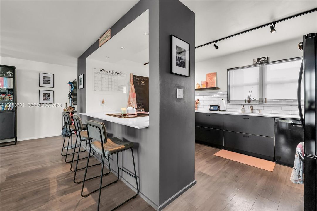 En Venta: $250,000 (2 camas, 2 baños, 1090 Pies cuadrados)