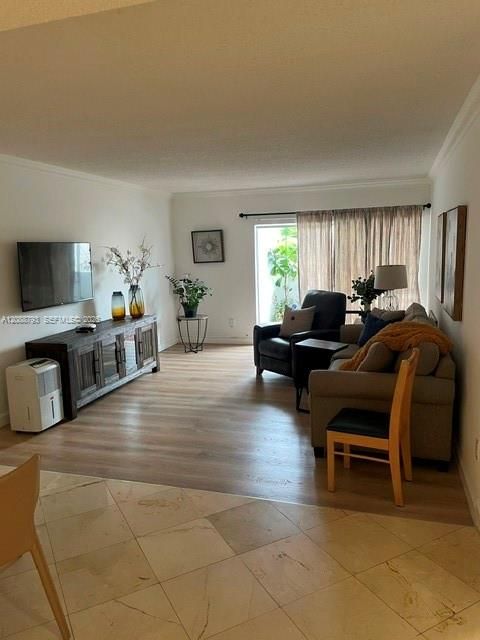 В аренду: $2,300 (2 спален, 2 ванн, 1075 Квадратных фут)