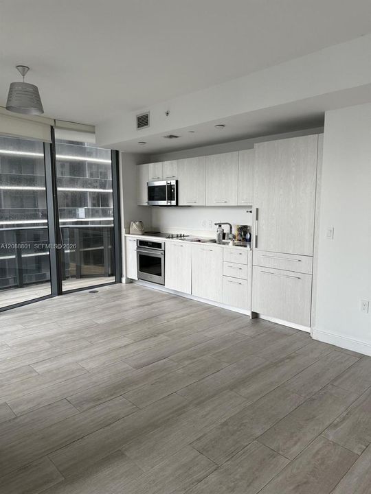 For Sale: $749,000 (2 beds, 2 baths, 926 Square Feet)