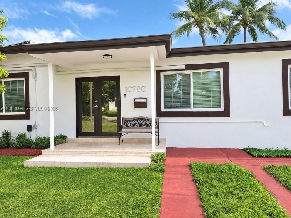For Rent: $1,700 (1 beds, 1 baths, 700 Square Feet)
