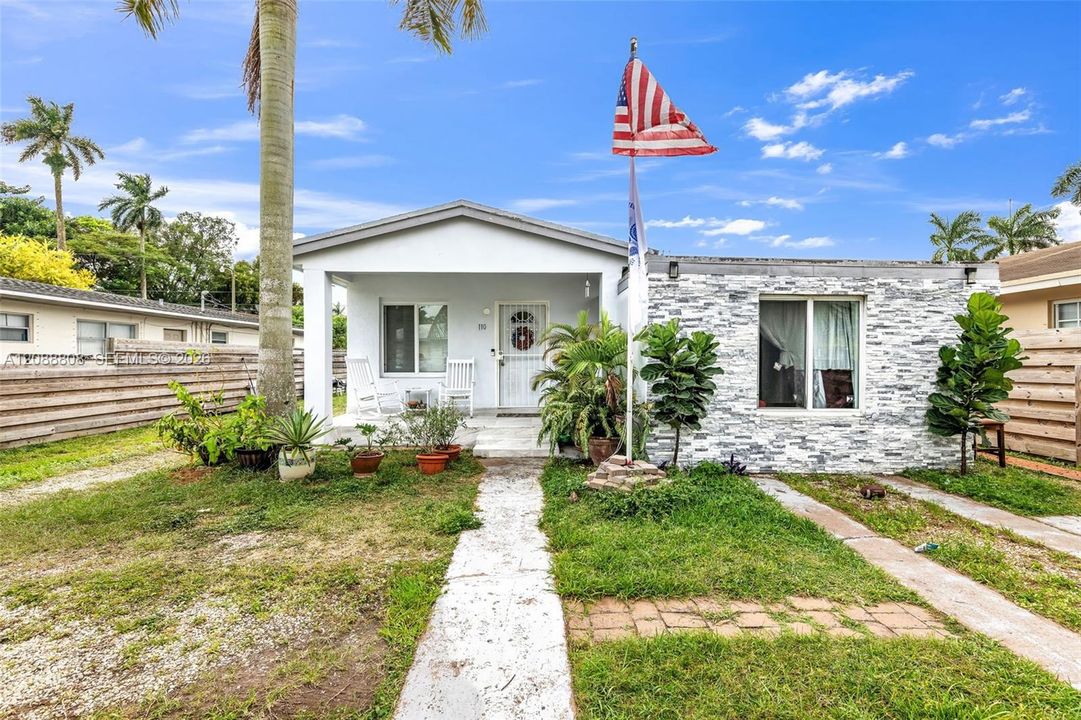 En Venta: $449,000 (3 camas, 2 baños, 1454 Pies cuadrados)