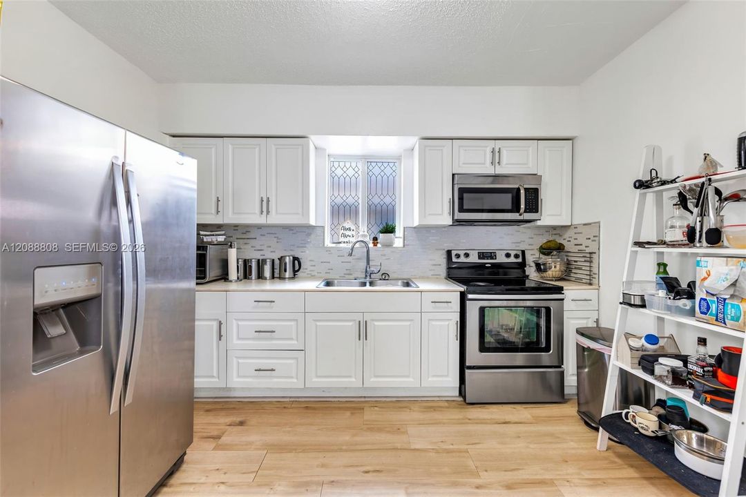 En Venta: $449,000 (3 camas, 2 baños, 1454 Pies cuadrados)
