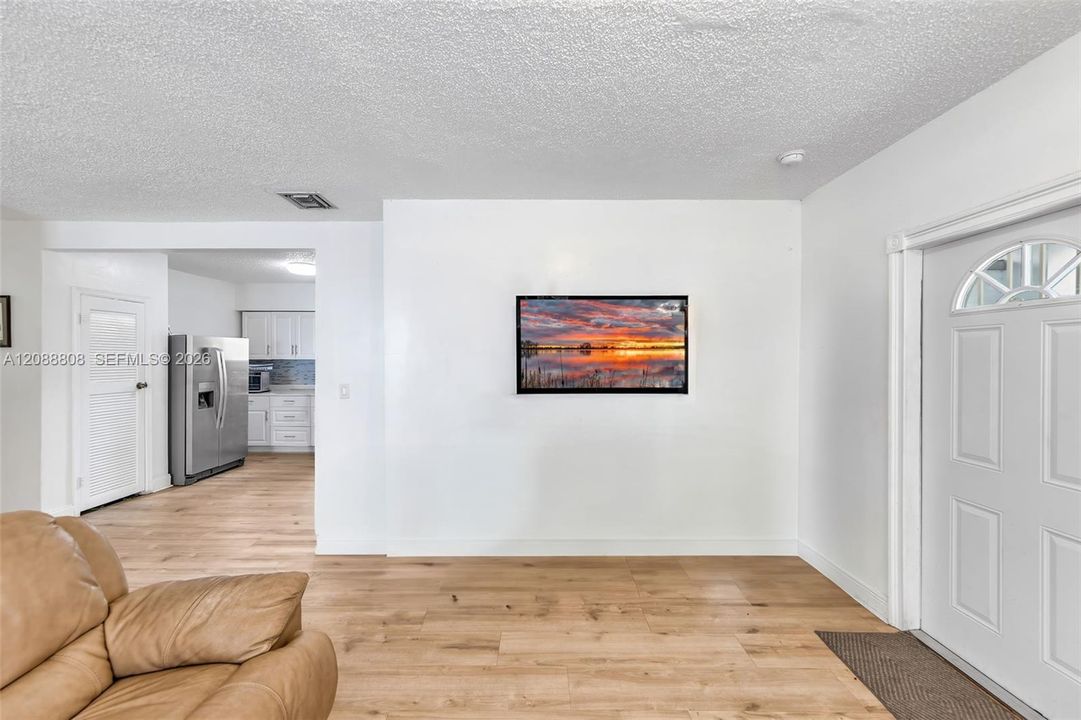 En Venta: $449,000 (3 camas, 2 baños, 1454 Pies cuadrados)
