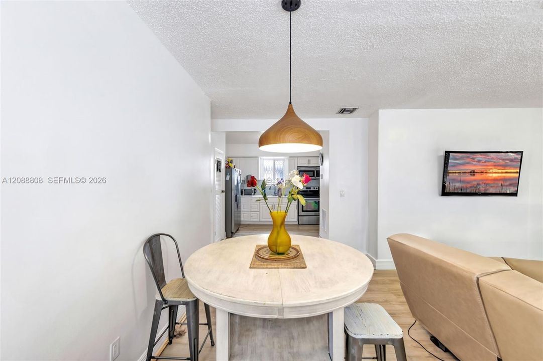 En Venta: $449,000 (3 camas, 2 baños, 1454 Pies cuadrados)