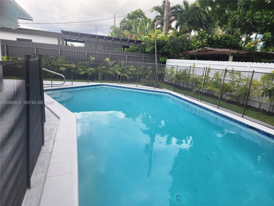 For Rent: $4,100 (3 beds, 2 baths, 1685 Square Feet)