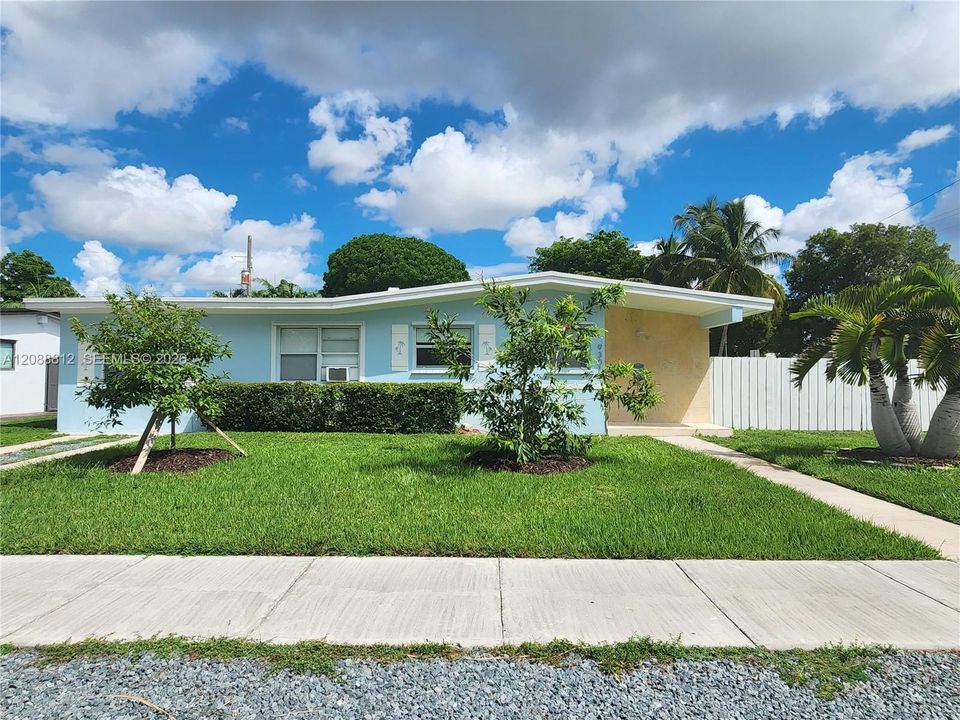 For Rent: $4,100 (3 beds, 2 baths, 1685 Square Feet)