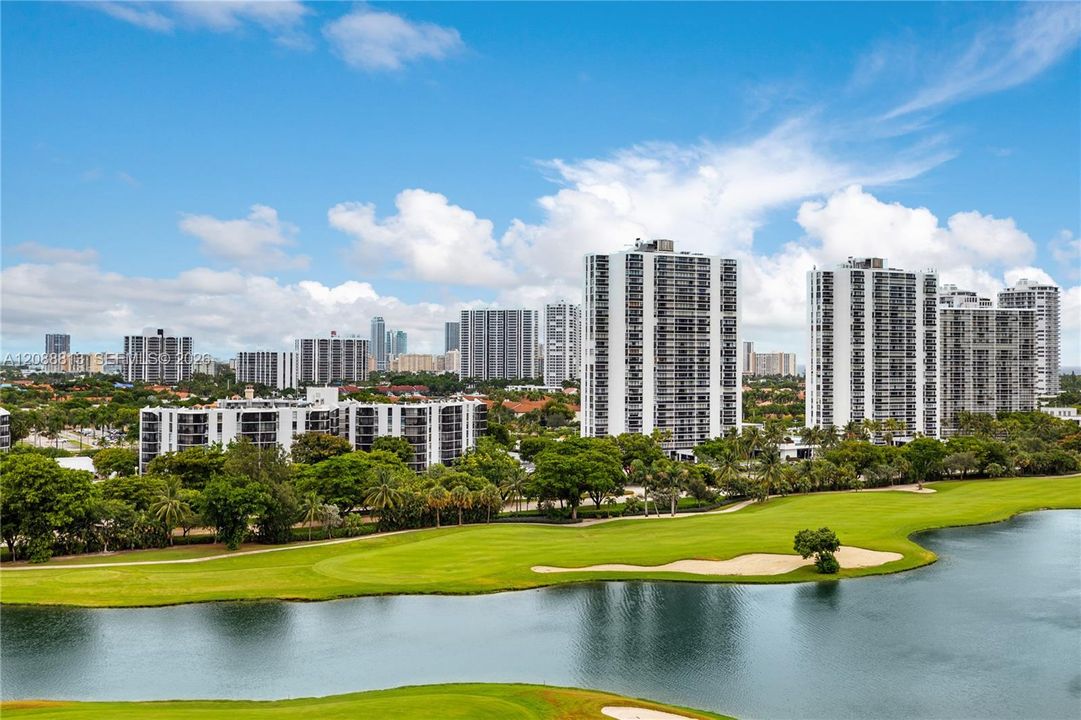For Rent: $3,900 (2 beds, 2 baths, 1038 Square Feet)