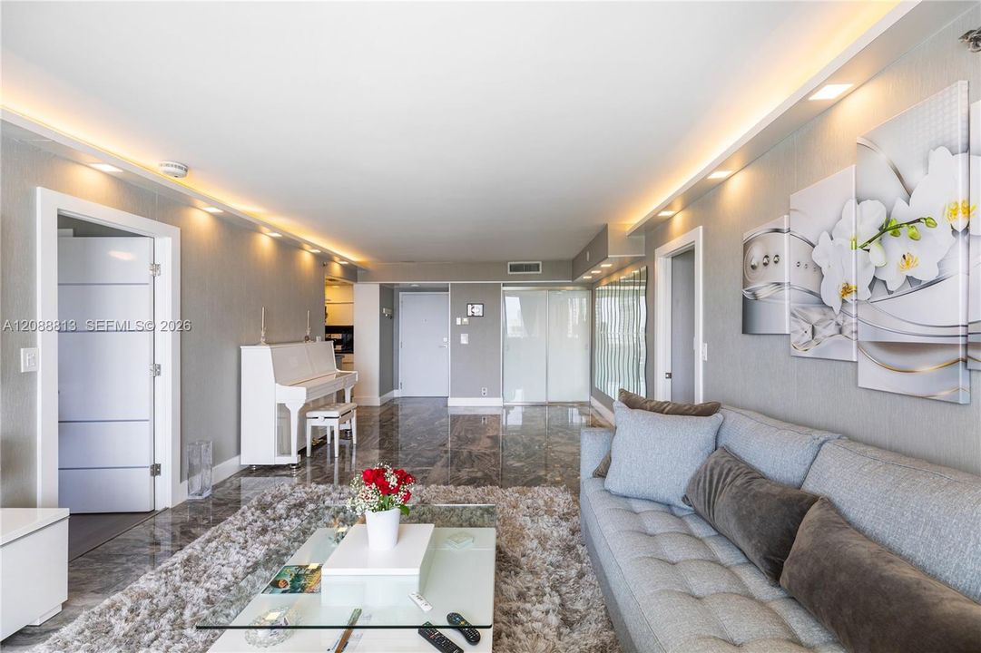 For Rent: $3,900 (2 beds, 2 baths, 1038 Square Feet)