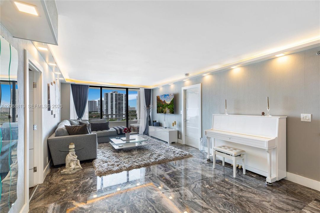 For Rent: $3,900 (2 beds, 2 baths, 1038 Square Feet)