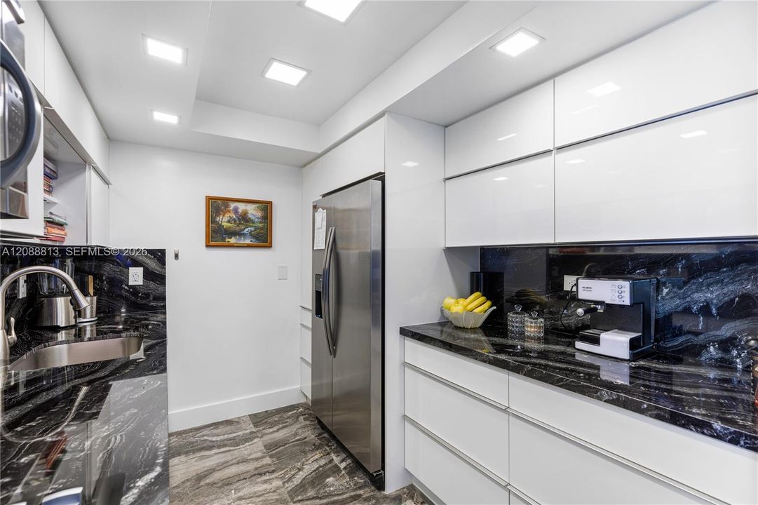 For Rent: $3,900 (2 beds, 2 baths, 1038 Square Feet)