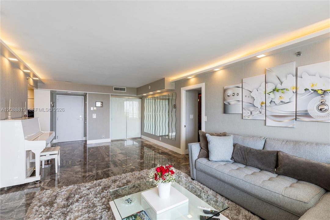 For Rent: $3,900 (2 beds, 2 baths, 1038 Square Feet)