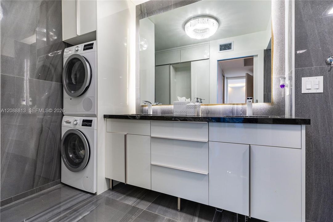 For Rent: $3,900 (2 beds, 2 baths, 1038 Square Feet)