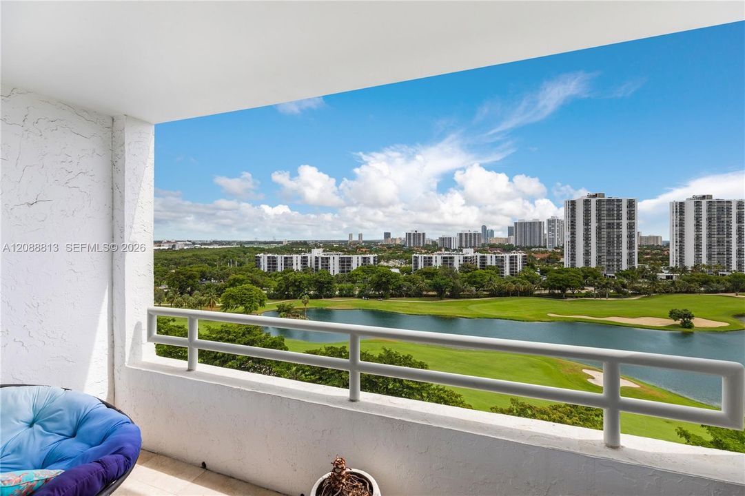 For Rent: $3,900 (2 beds, 2 baths, 1038 Square Feet)