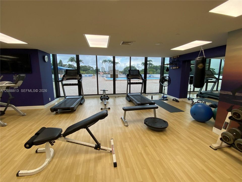 For Rent: $3,900 (2 beds, 2 baths, 1038 Square Feet)
