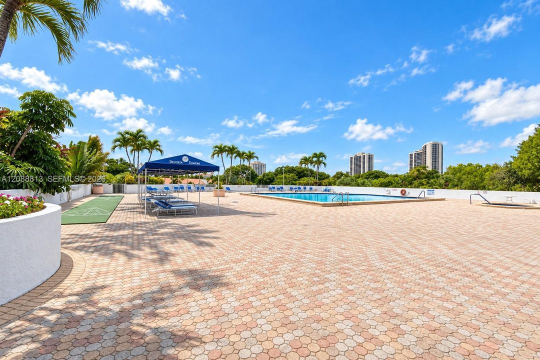 For Rent: $3,900 (2 beds, 2 baths, 1038 Square Feet)