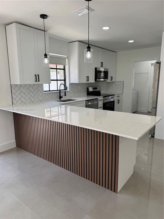 На продажу: $699,000 (3 спален, 2 ванн, 1543 Квадратных фут)