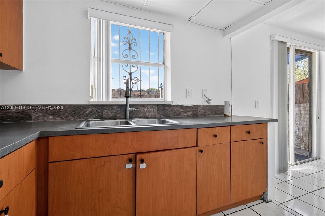 For Rent: $2,600 (3 beds, 2 baths, 1545 Square Feet)