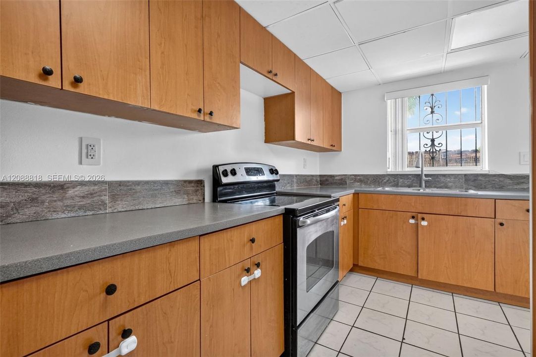 For Rent: $2,600 (3 beds, 2 baths, 1545 Square Feet)