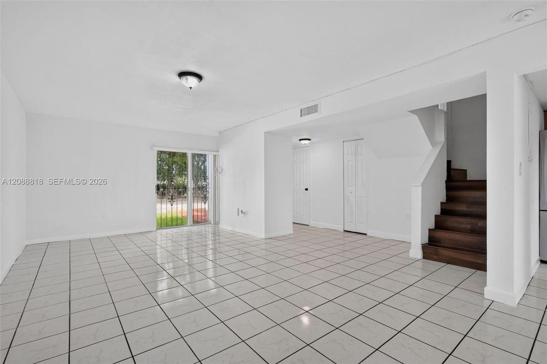 For Rent: $2,600 (3 beds, 2 baths, 1545 Square Feet)