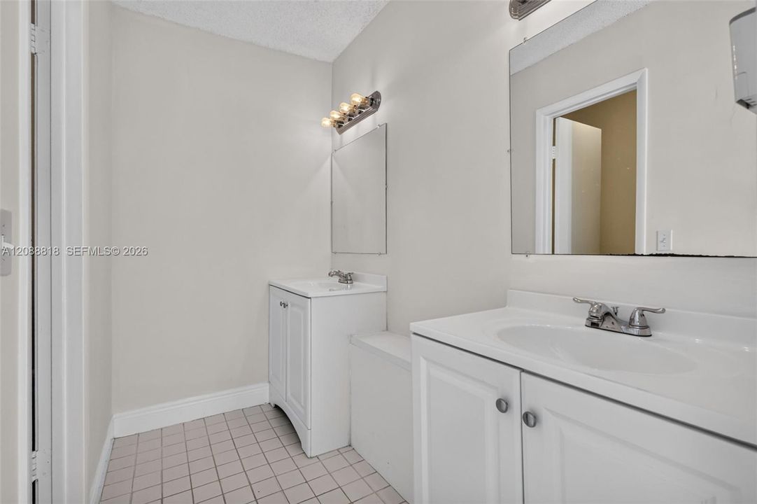 For Rent: $2,600 (3 beds, 2 baths, 1545 Square Feet)