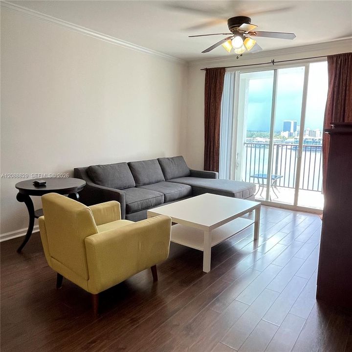 For Sale: $595,000 (2 beds, 2 baths, 1116 Square Feet)