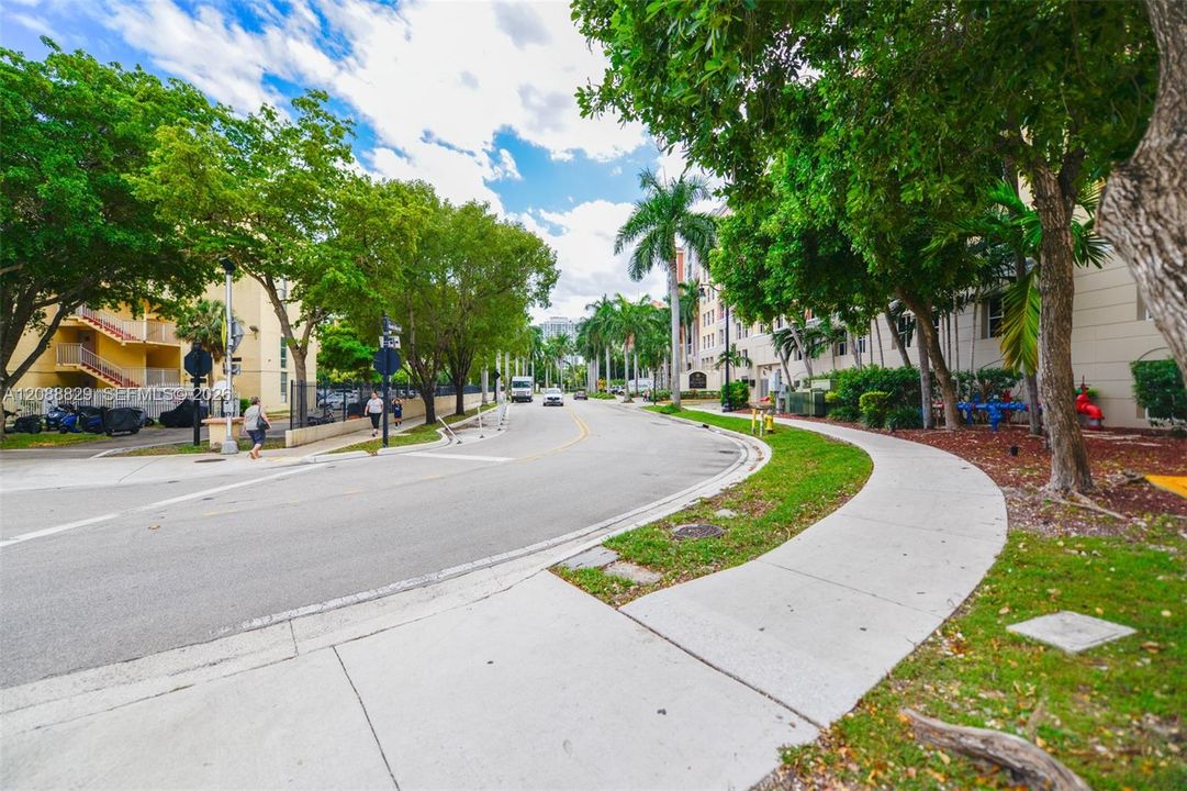 For Sale: $595,000 (2 beds, 2 baths, 1116 Square Feet)