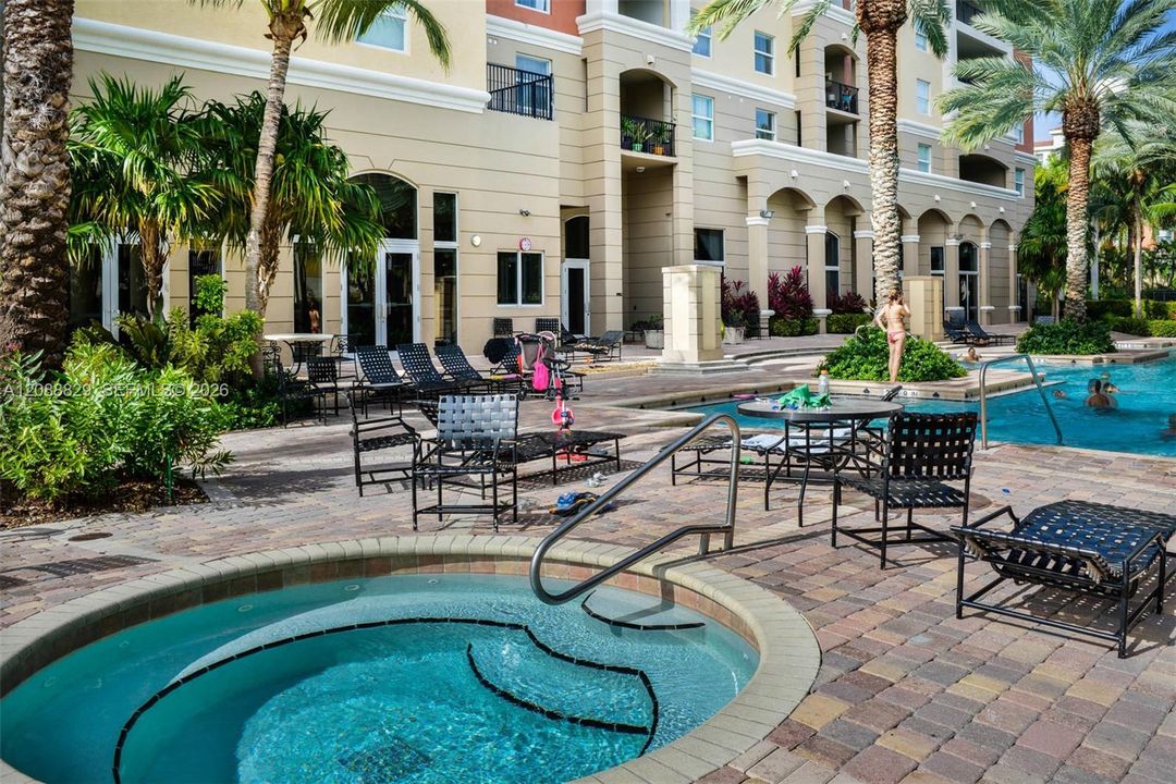 For Sale: $595,000 (2 beds, 2 baths, 1116 Square Feet)