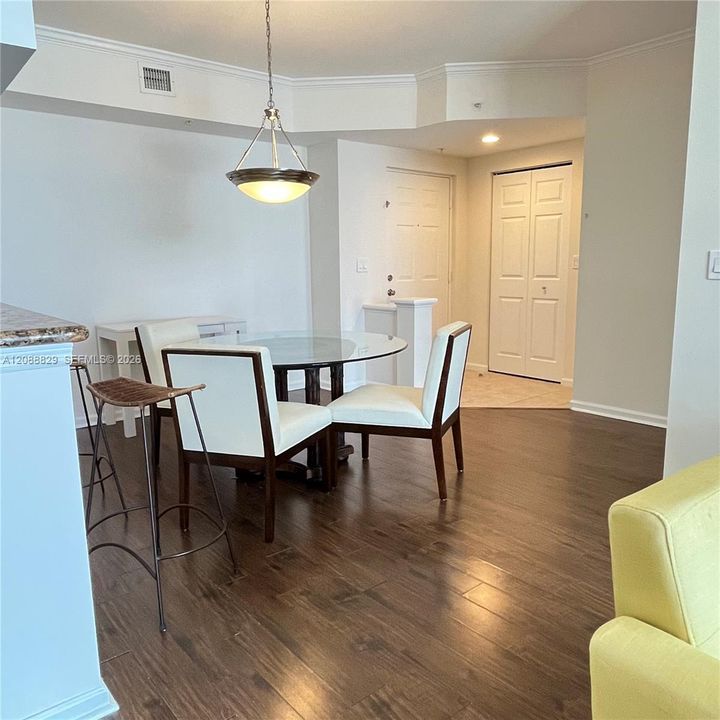 For Sale: $595,000 (2 beds, 2 baths, 1116 Square Feet)