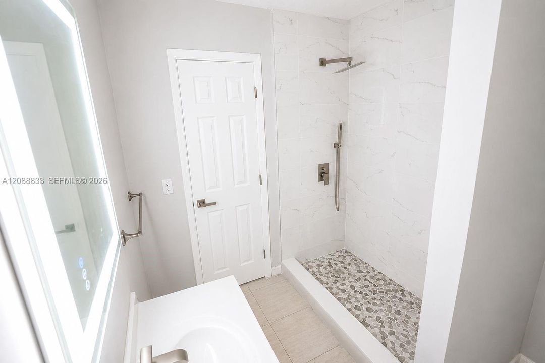 For Rent: $2,100 (2 beds, 1 baths, 2341 Square Feet)