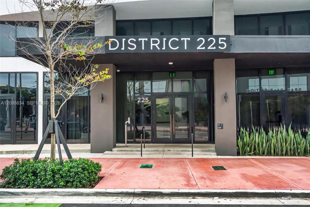 For Sale: $450,000 (0 beds, 1 baths, 392 Square Feet)