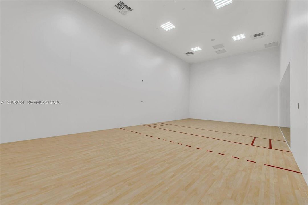 For Sale: $450,000 (0 beds, 1 baths, 392 Square Feet)