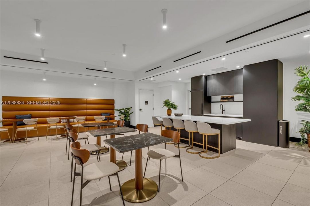 For Sale: $450,000 (0 beds, 1 baths, 392 Square Feet)