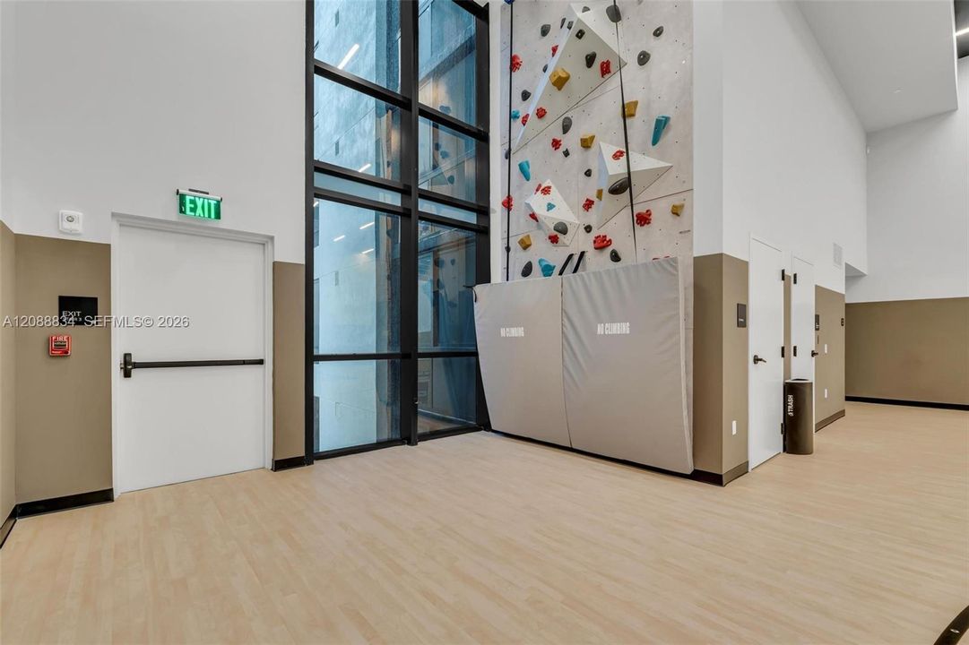 For Sale: $450,000 (0 beds, 1 baths, 392 Square Feet)