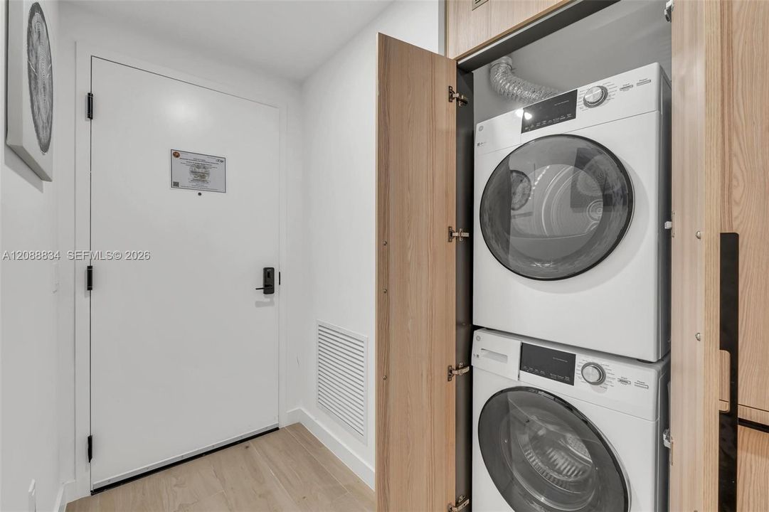 For Sale: $450,000 (0 beds, 1 baths, 392 Square Feet)