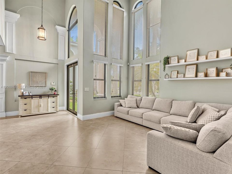 For Sale: $964,900 (5 beds, 2 baths, 3266 Square Feet)