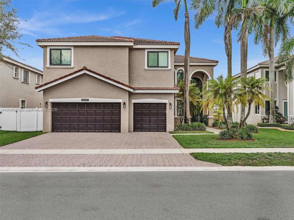 For Sale: $964,900 (5 beds, 2 baths, 3266 Square Feet)