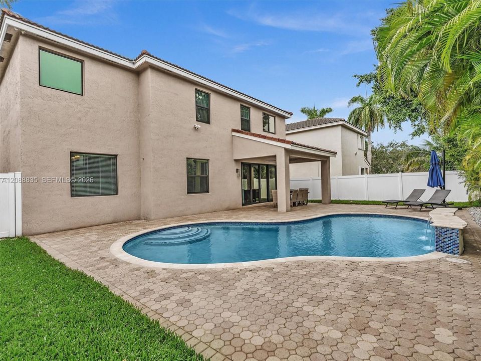 For Sale: $964,900 (5 beds, 2 baths, 3266 Square Feet)