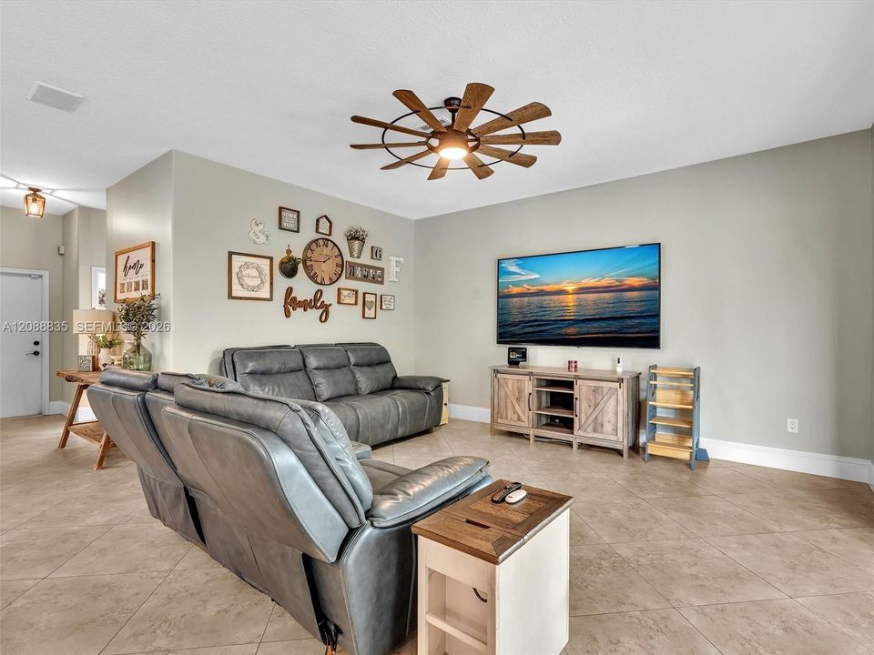 For Sale: $964,900 (5 beds, 2 baths, 3266 Square Feet)