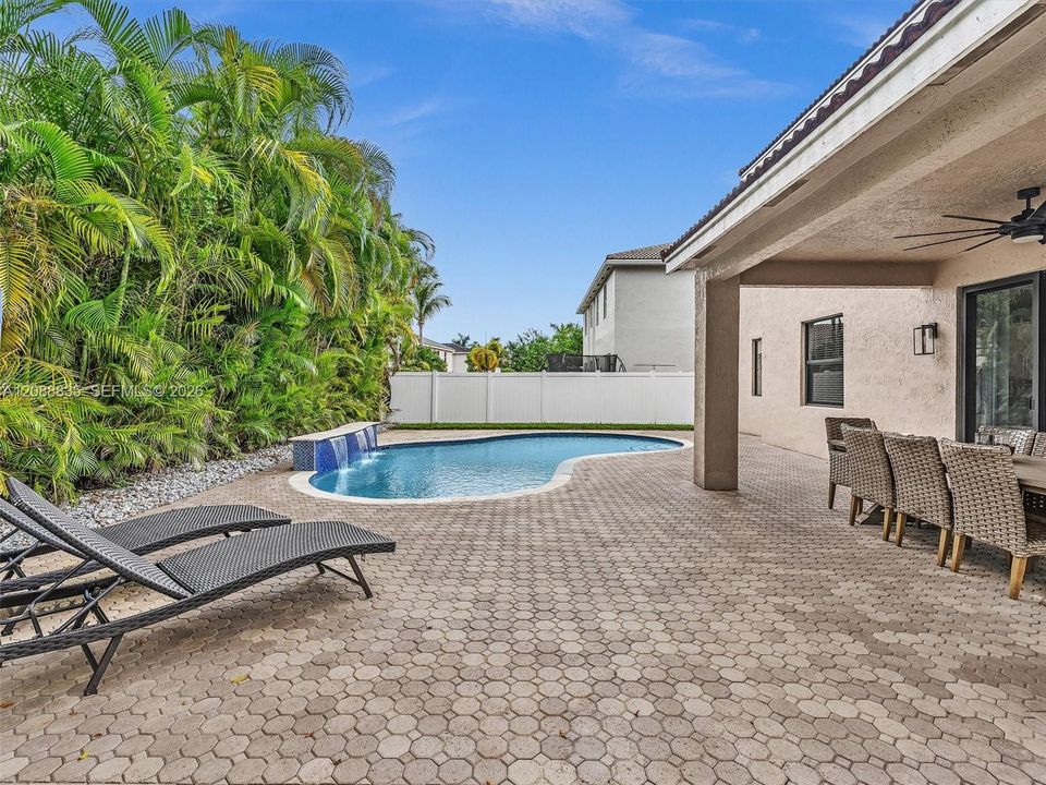For Sale: $964,900 (5 beds, 2 baths, 3266 Square Feet)